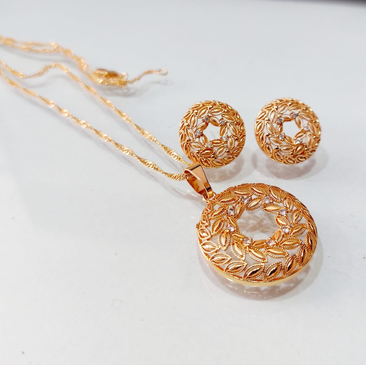 Elegant Design white Crystal Stones Pendant full set for Girls/Women (Copy)