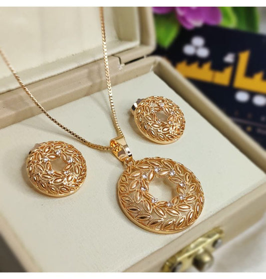 Elegant Design  white Crystal Stones Pendant  full set for Girls/Women (Copy)